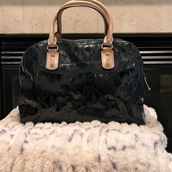 MICHAEL KORS black patent shiny monogram bag - Picture 2 of 2